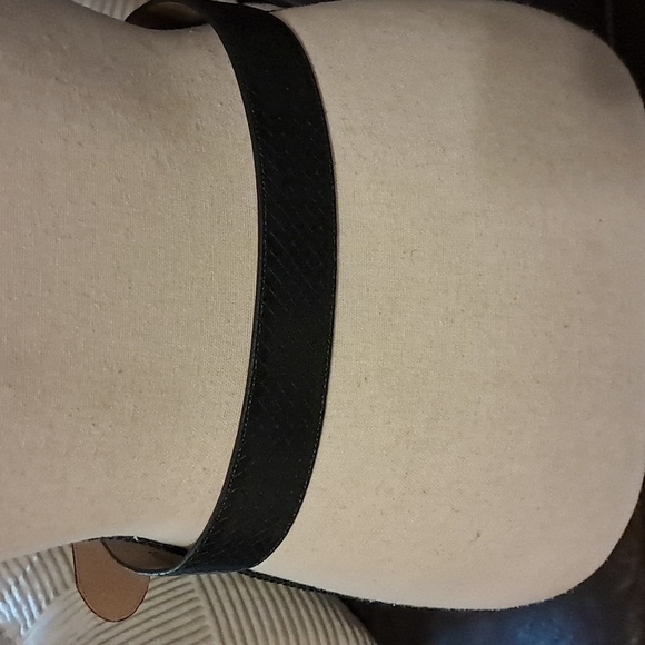 Ginnie Johansen Navy Leather Belt Gold Hardware 31/M Classic Basic Minimalist - Picture 4 of 7